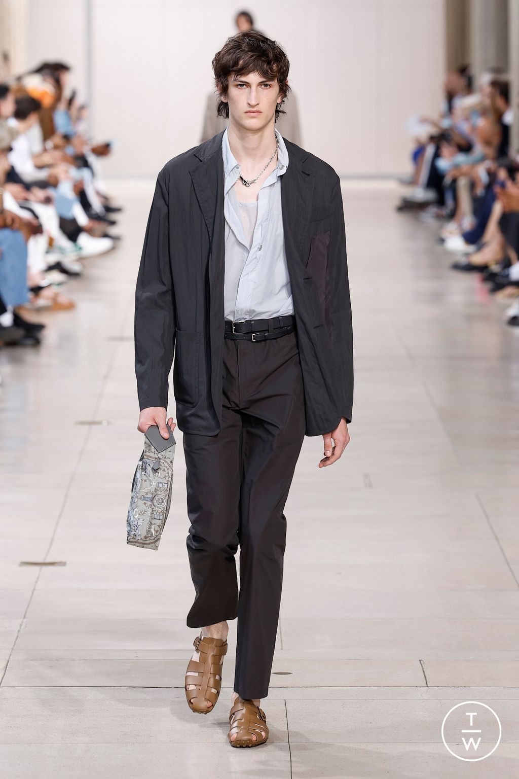 Fashion Week Paris Spring/Summer 2024 look 30 from the Hermès collection menswear