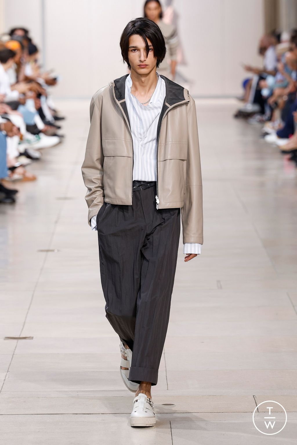 Fashion Week Paris Spring/Summer 2024 look 32 from the Hermès collection 男装