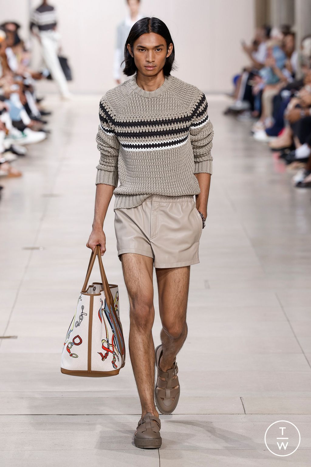 Fashion Week Paris Spring/Summer 2024 look 33 from the Hermès collection menswear