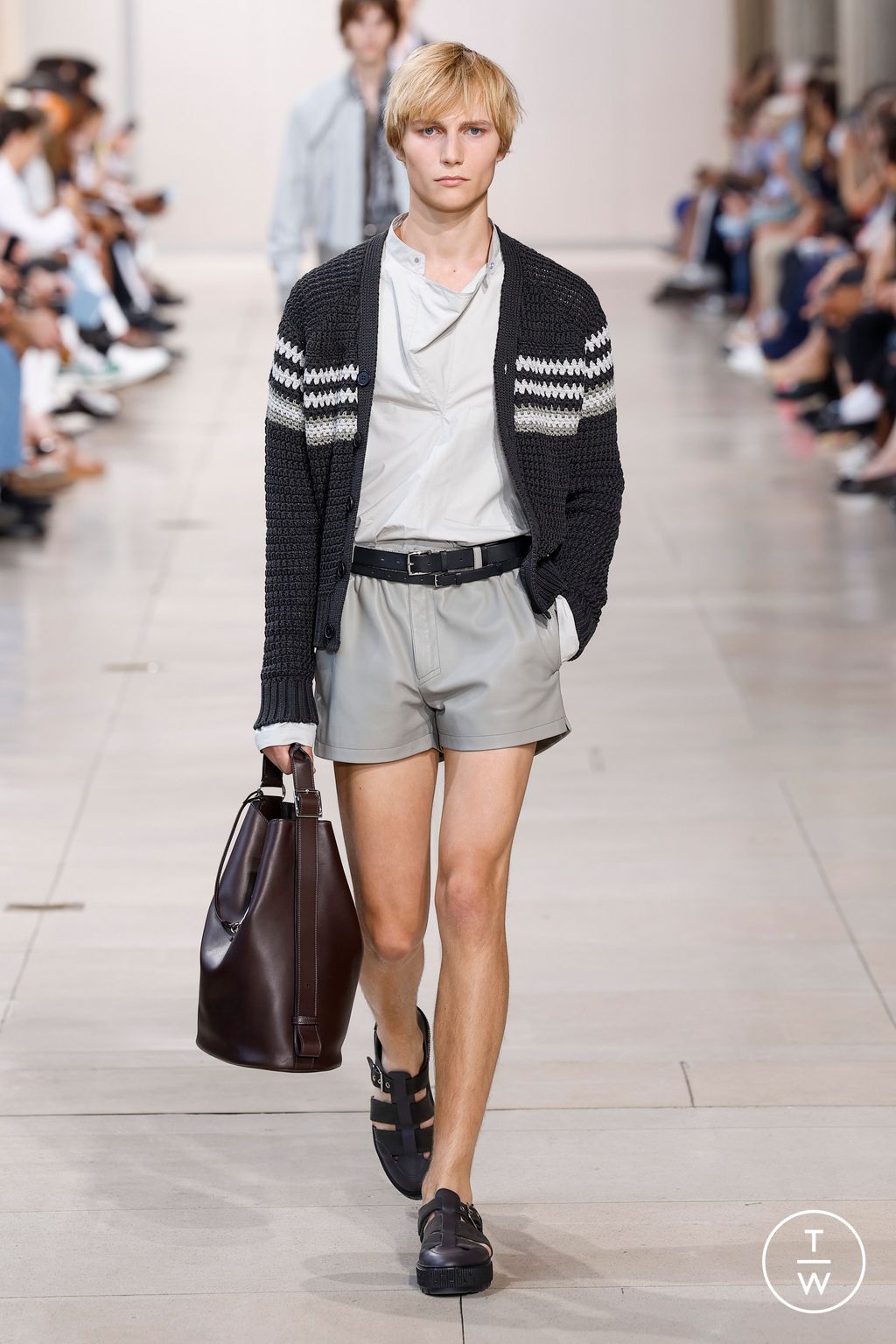 Fashion Week Paris Spring/Summer 2024 look 36 from the Hermès collection menswear