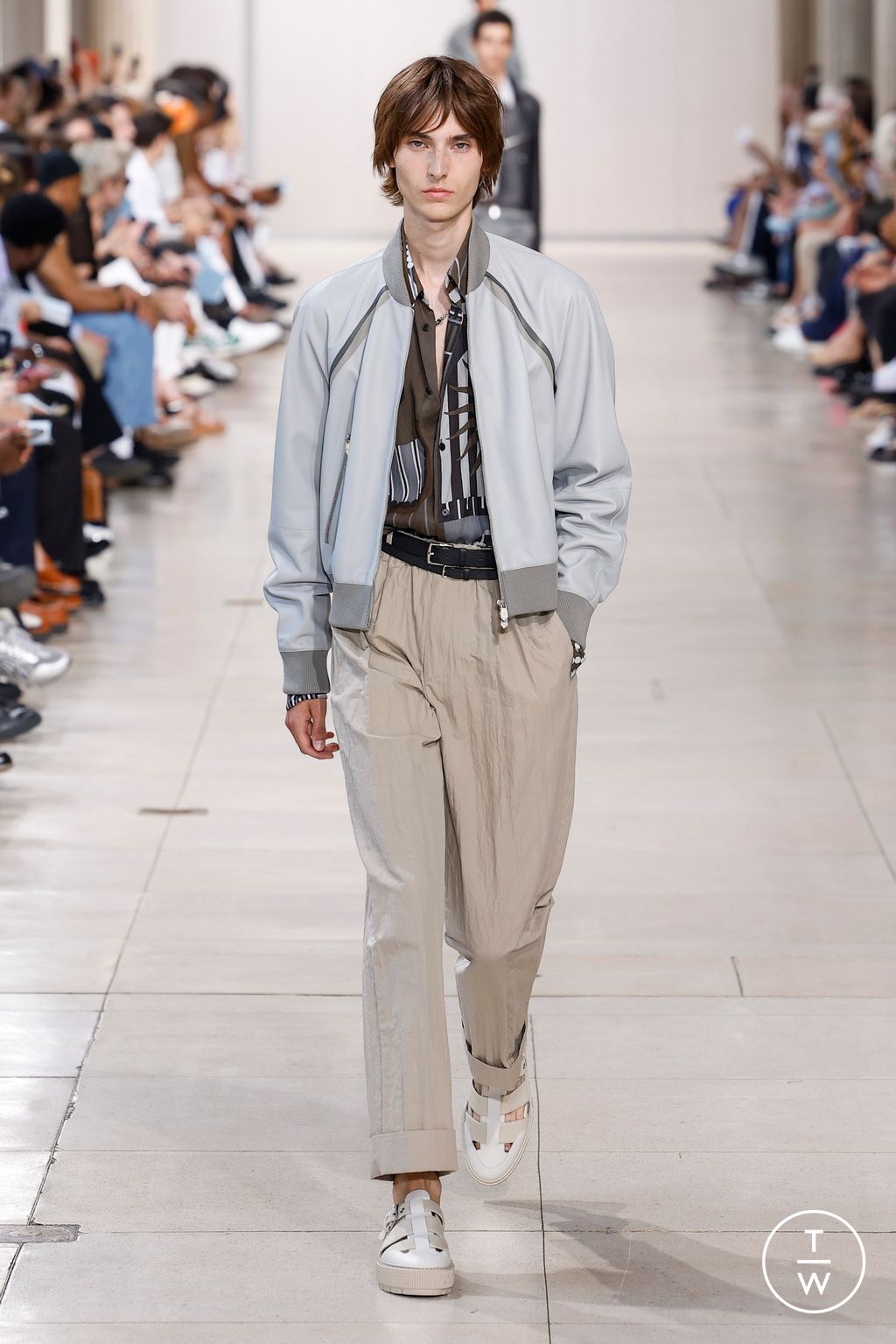 Fashion Week Paris Spring/Summer 2024 look 37 from the Hermès collection 男装