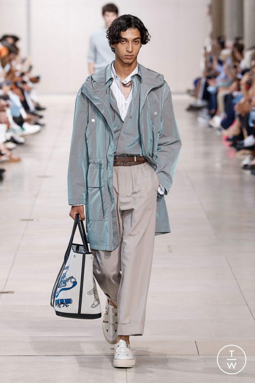 Fashion Week Paris Spring/Summer 2024 look 39 from the Hermès collection menswear