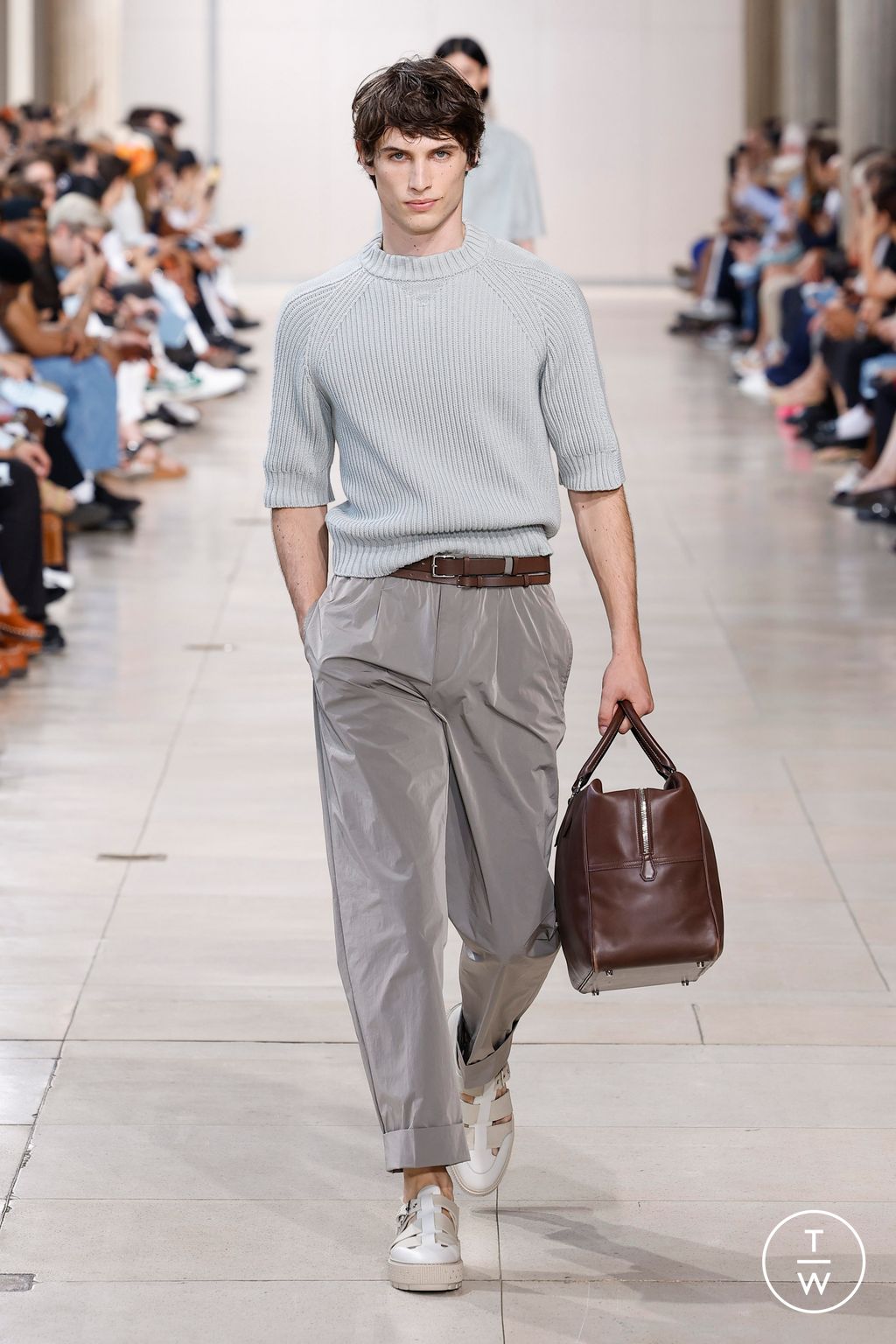 Fashion Week Paris Spring/Summer 2024 look 40 from the Hermès collection 男装