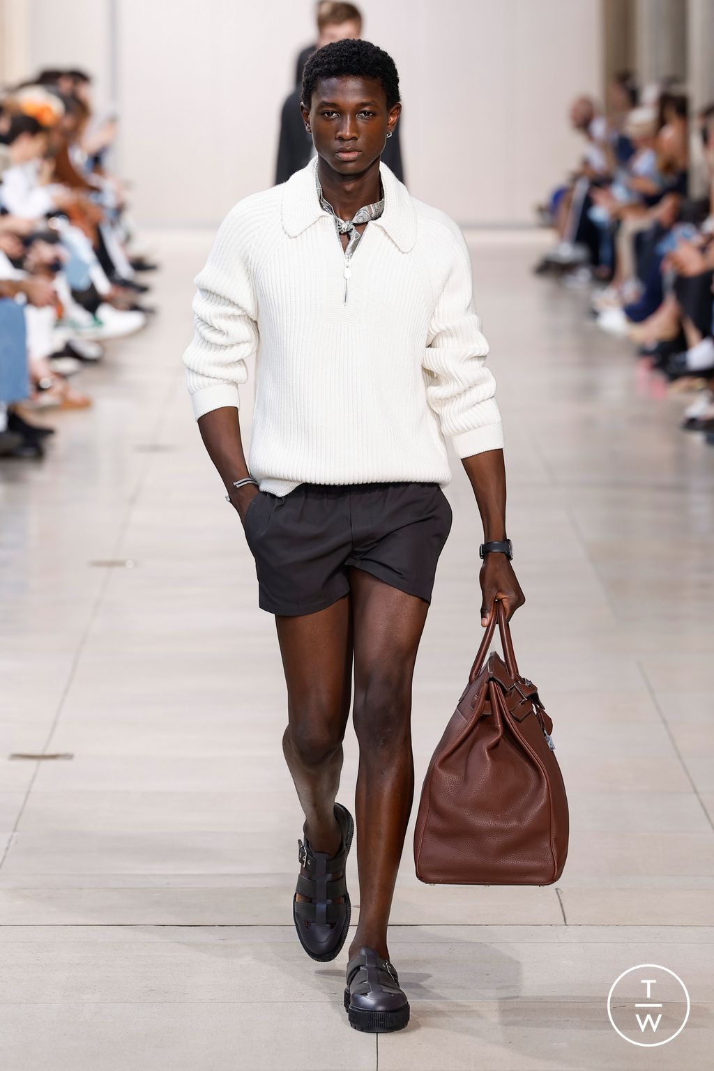 Fashion Week Paris Spring/Summer 2024 look 43 from the Hermès collection menswear
