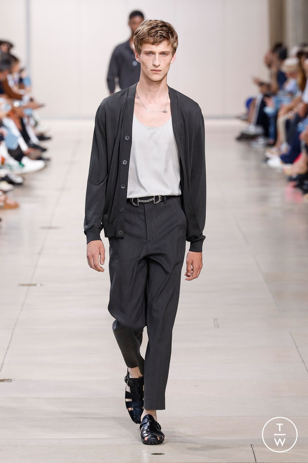 Fashion Week Paris Spring/Summer 2024 look 44 from the Hermès collection 男装