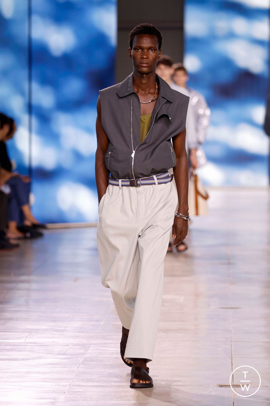 Fashion Week Paris Spring-Summer 2025 look 30 de la collection Hermès menswear
