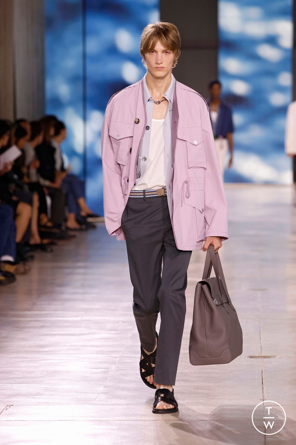 Fashion Week Paris Spring/Summer 2025 look 33 from the Hermès collection menswear