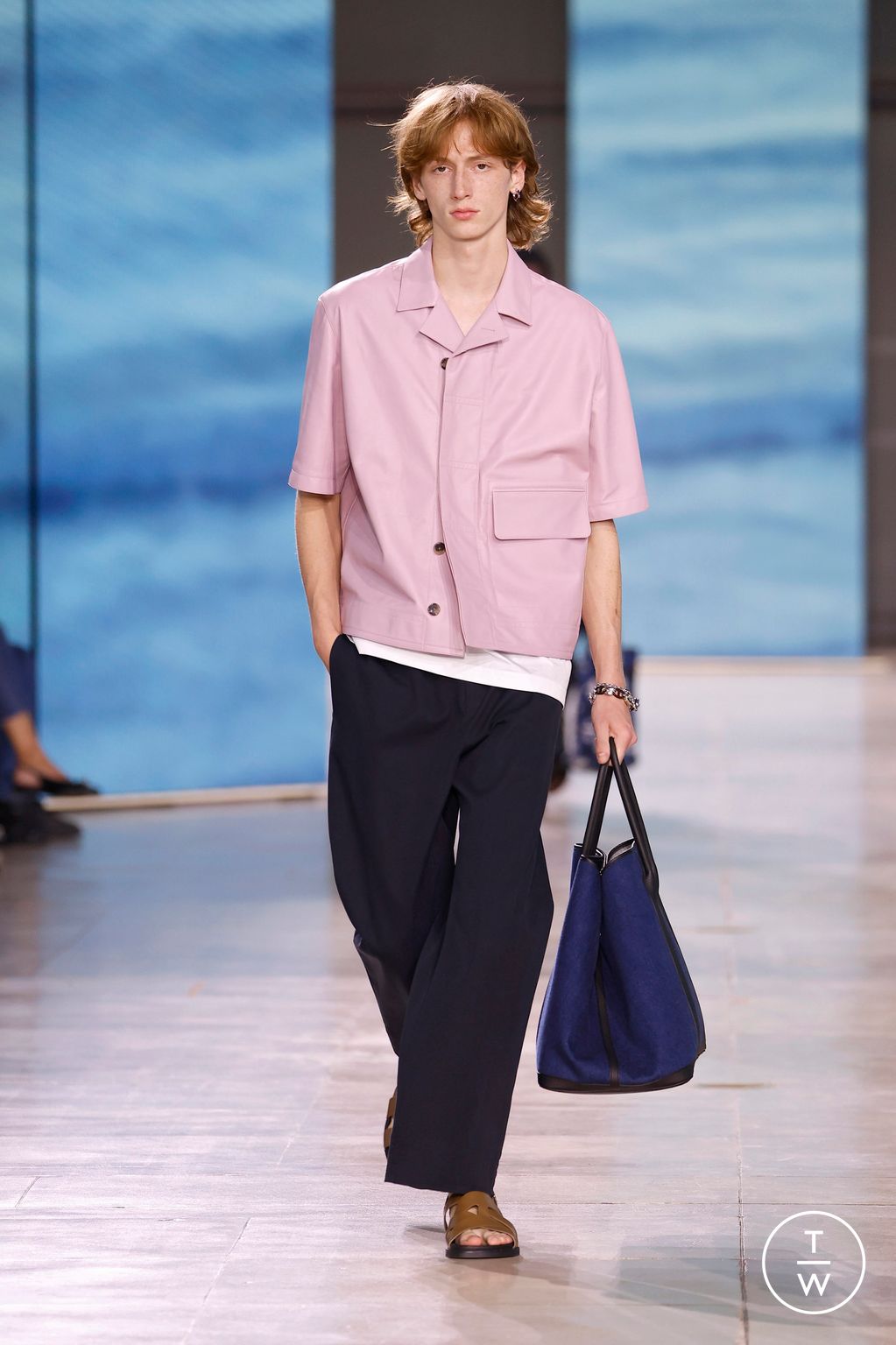 Fashion Week Paris Spring-Summer 2025 look 37 from the Hermès collection menswear
