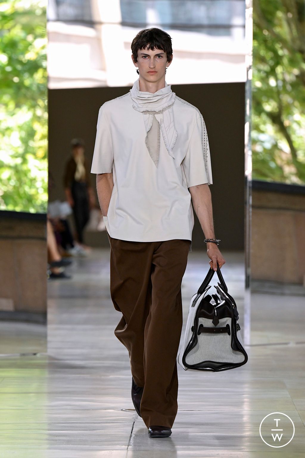 Fashion Week Paris Spring/Summer 2026 look 1 from the Hermès collection menswear