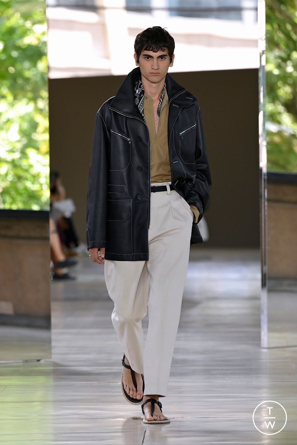 Fashion Week Paris Spring/Summer 2026 look 4 from the Hermès collection menswear
