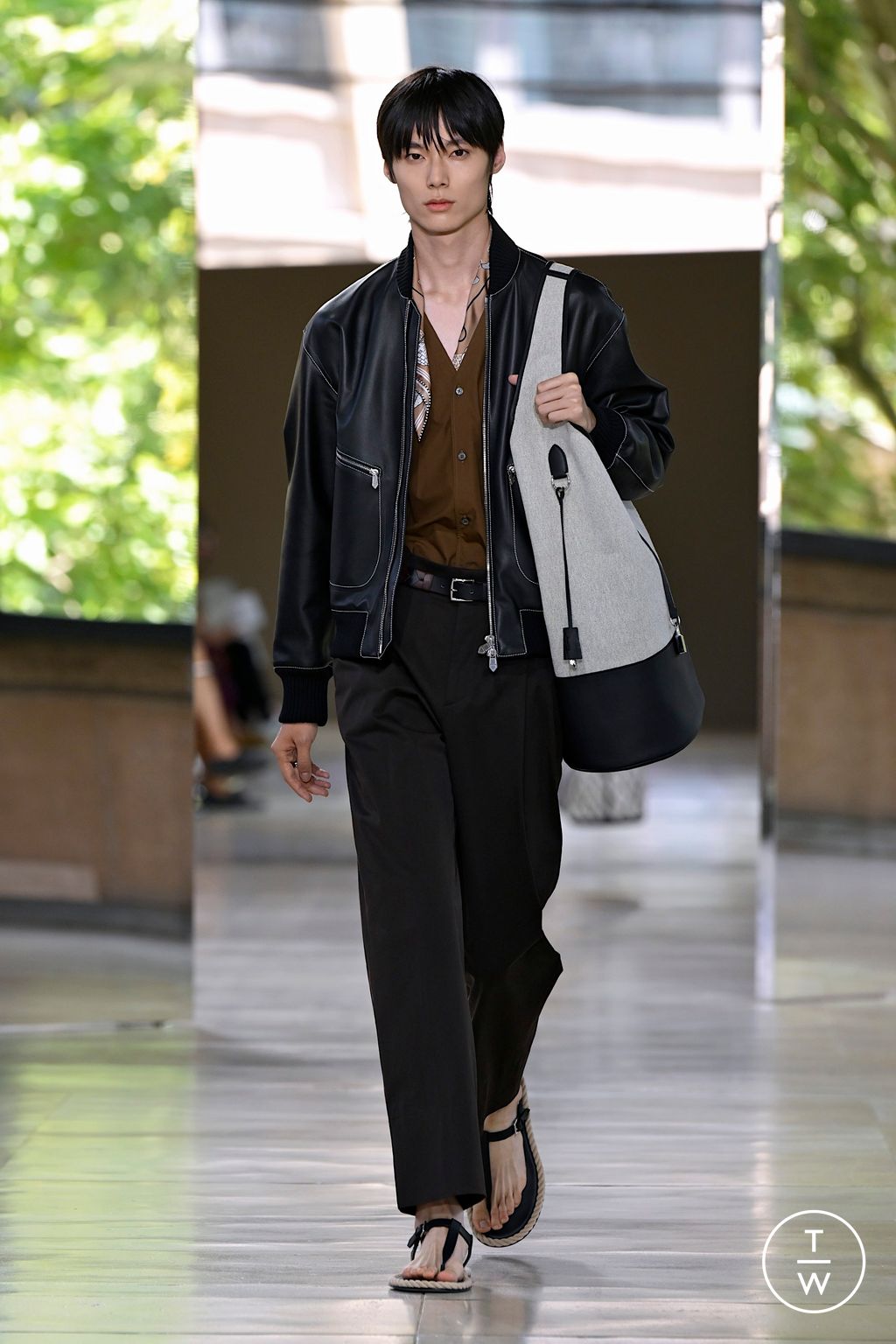 Fashion Week Paris Spring/Summer 2026 look 5 from the Hermès collection menswear