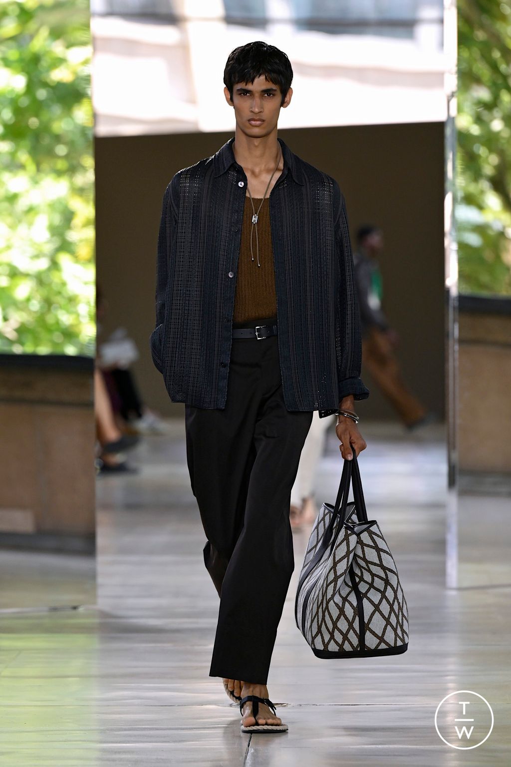 Fashion Week Paris Spring/Summer 2026 look 6 from the Hermès collection menswear