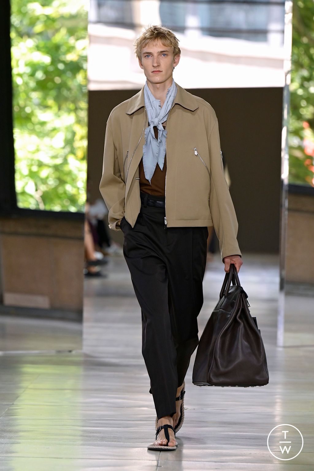 Fashion Week Paris Spring/Summer 2026 look 9 from the Hermès collection menswear