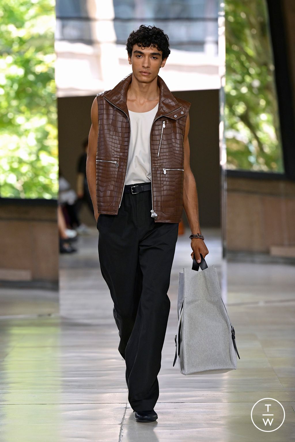 Fashion Week Paris Spring/Summer 2026 look 12 from the Hermès collection menswear