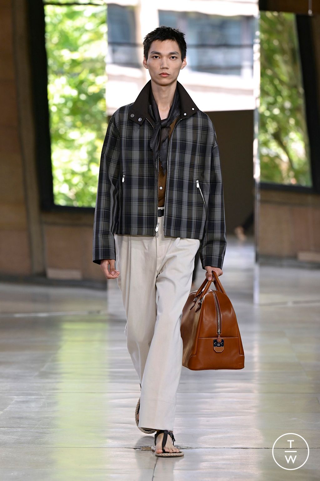 Fashion Week Paris Spring/Summer 2026 look 13 from the Hermès collection menswear