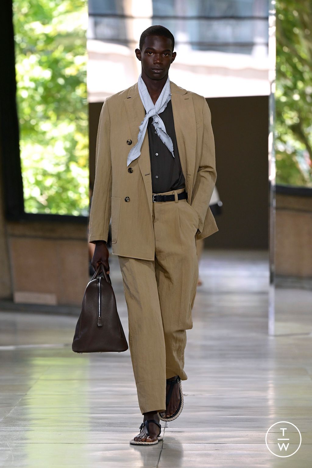 Fashion Week Paris Spring/Summer 2026 look 15 from the Hermès collection menswear