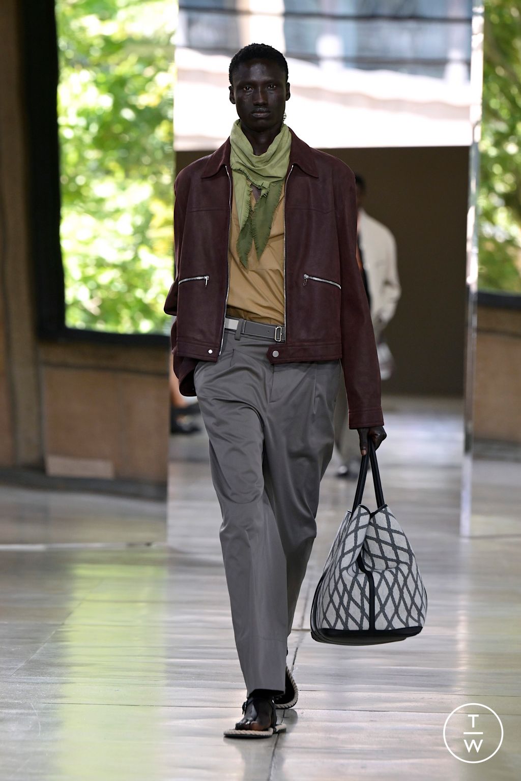 Fashion Week Paris Spring/Summer 2026 look 17 from the Hermès collection menswear