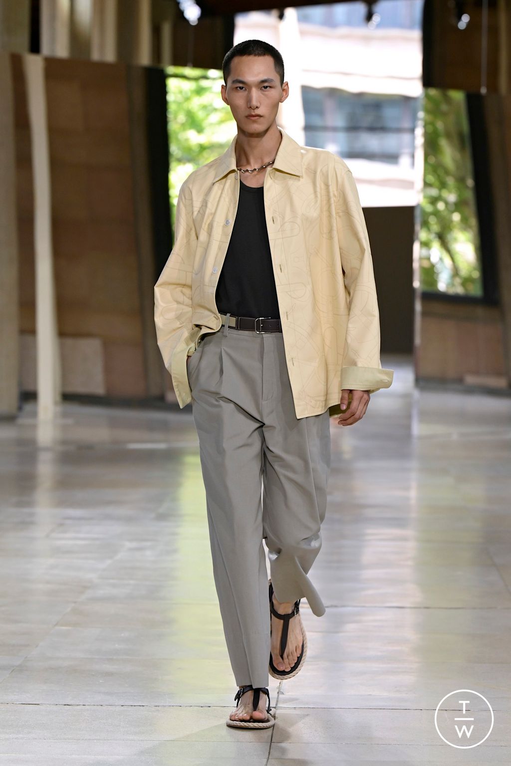 Fashion Week Paris Spring/Summer 2026 look 25 from the Hermès collection menswear