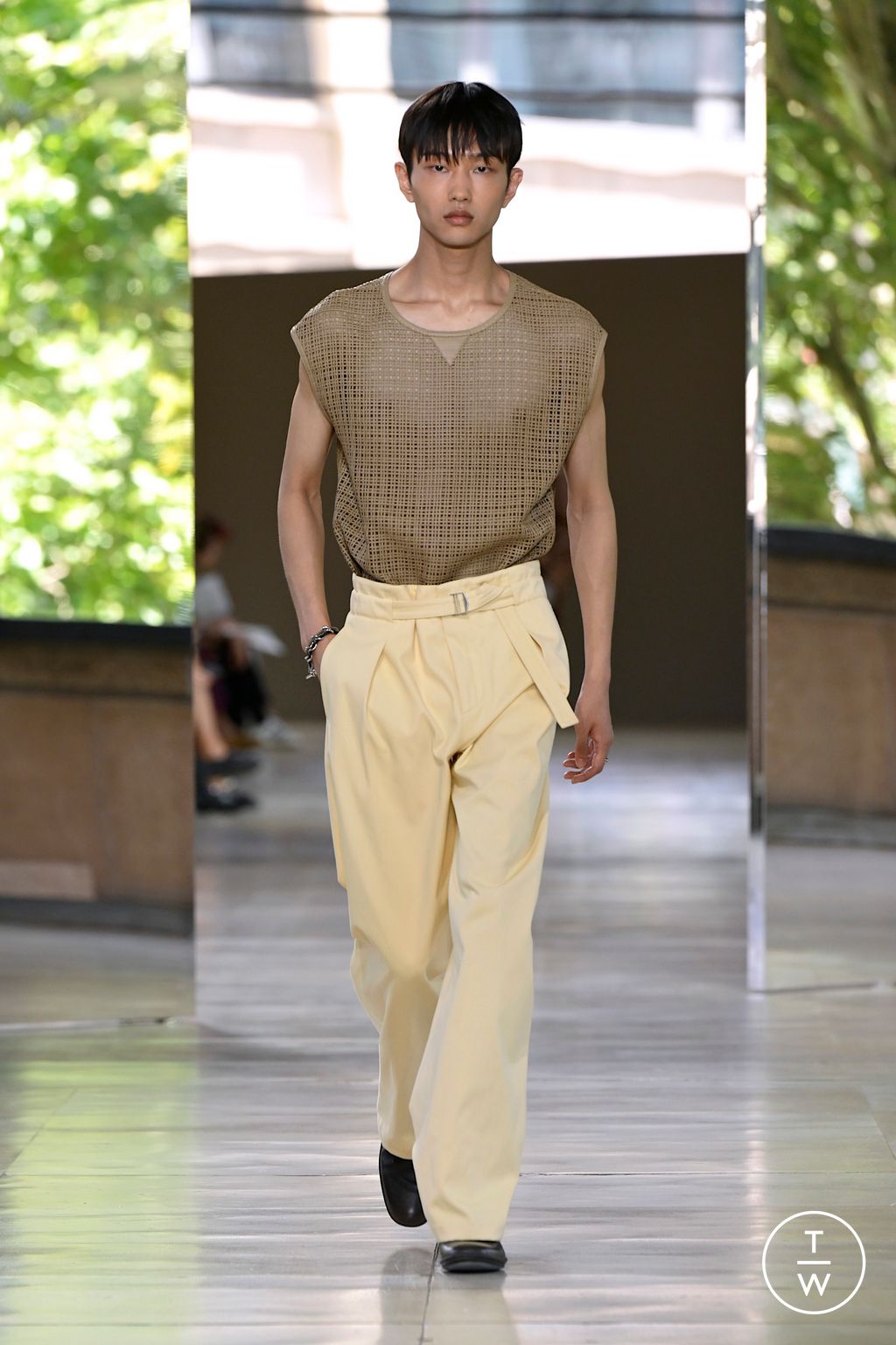 Fashion Week Paris Spring/Summer 2026 look 27 from the Hermès collection menswear
