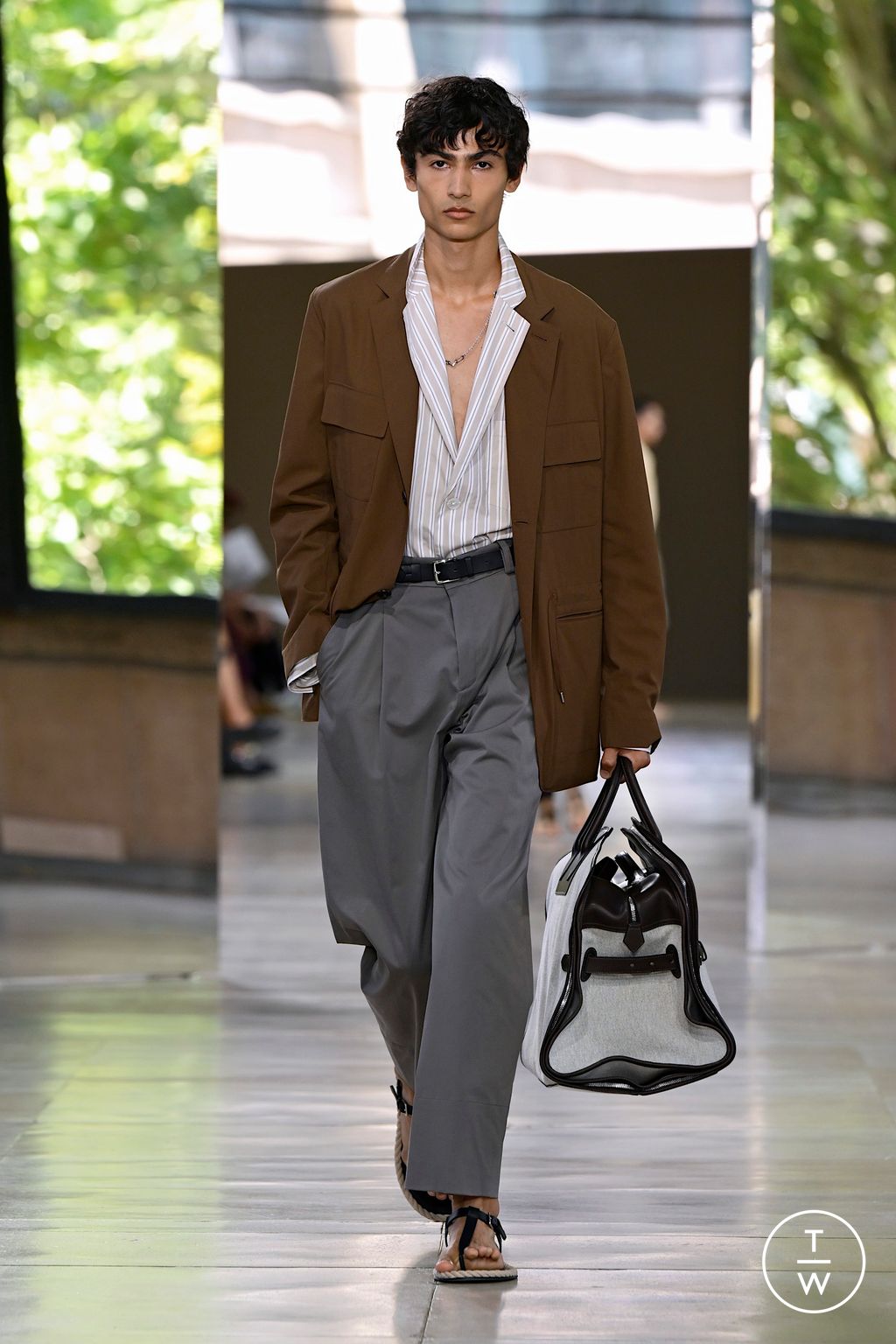 Fashion Week Paris Spring/Summer 2026 look 29 from the Hermès collection menswear