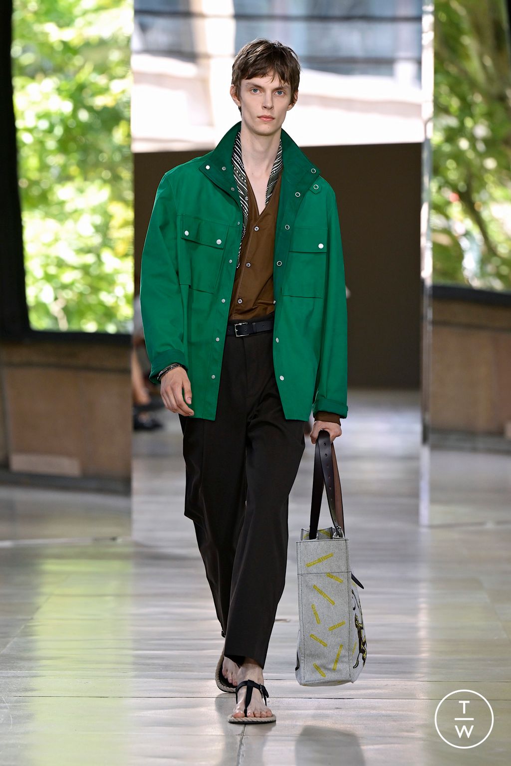 Fashion Week Paris Spring/Summer 2026 look 33 from the Hermès collection menswear