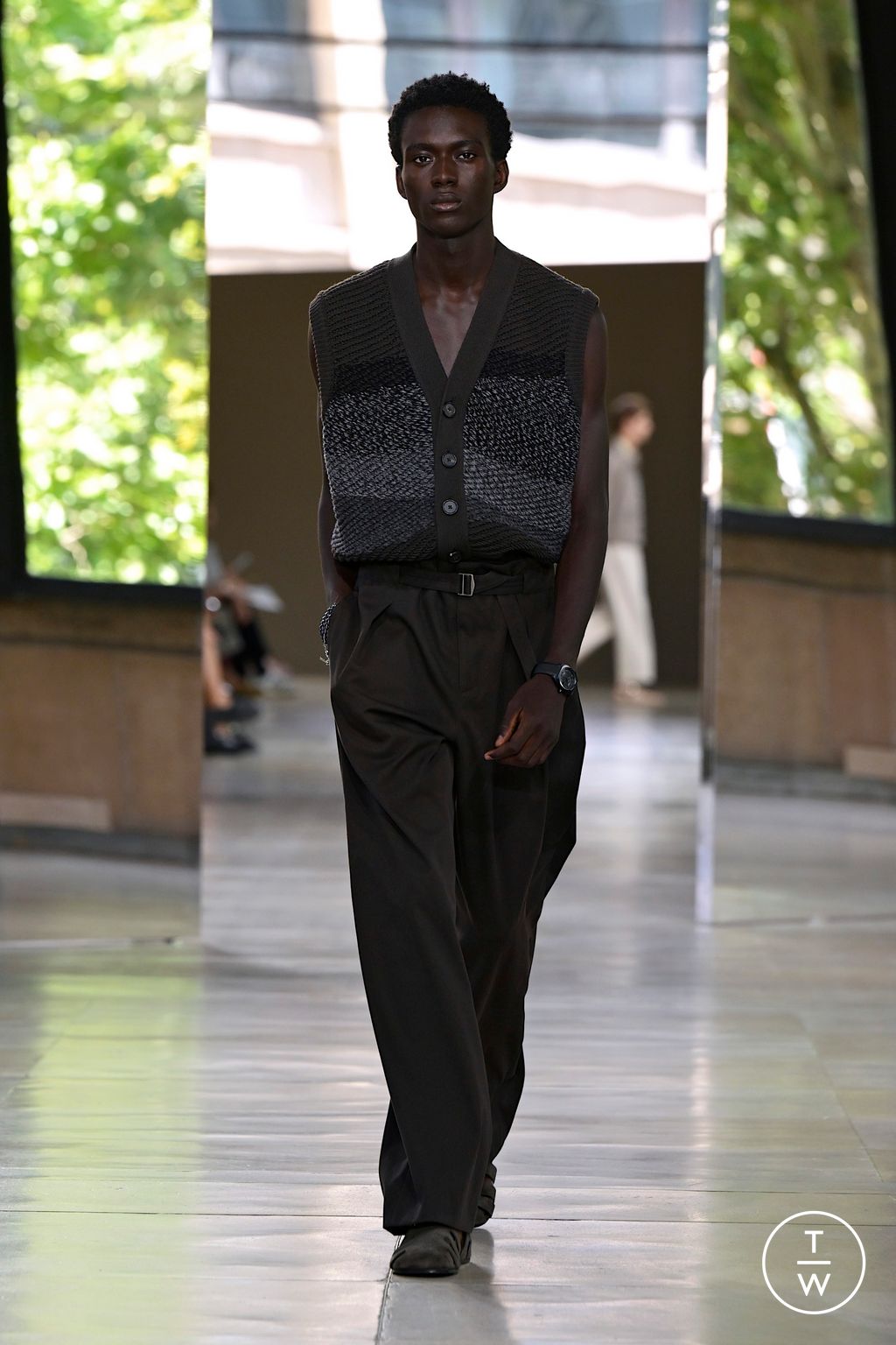 Fashion Week Paris Spring/Summer 2026 look 35 from the Hermès collection menswear
