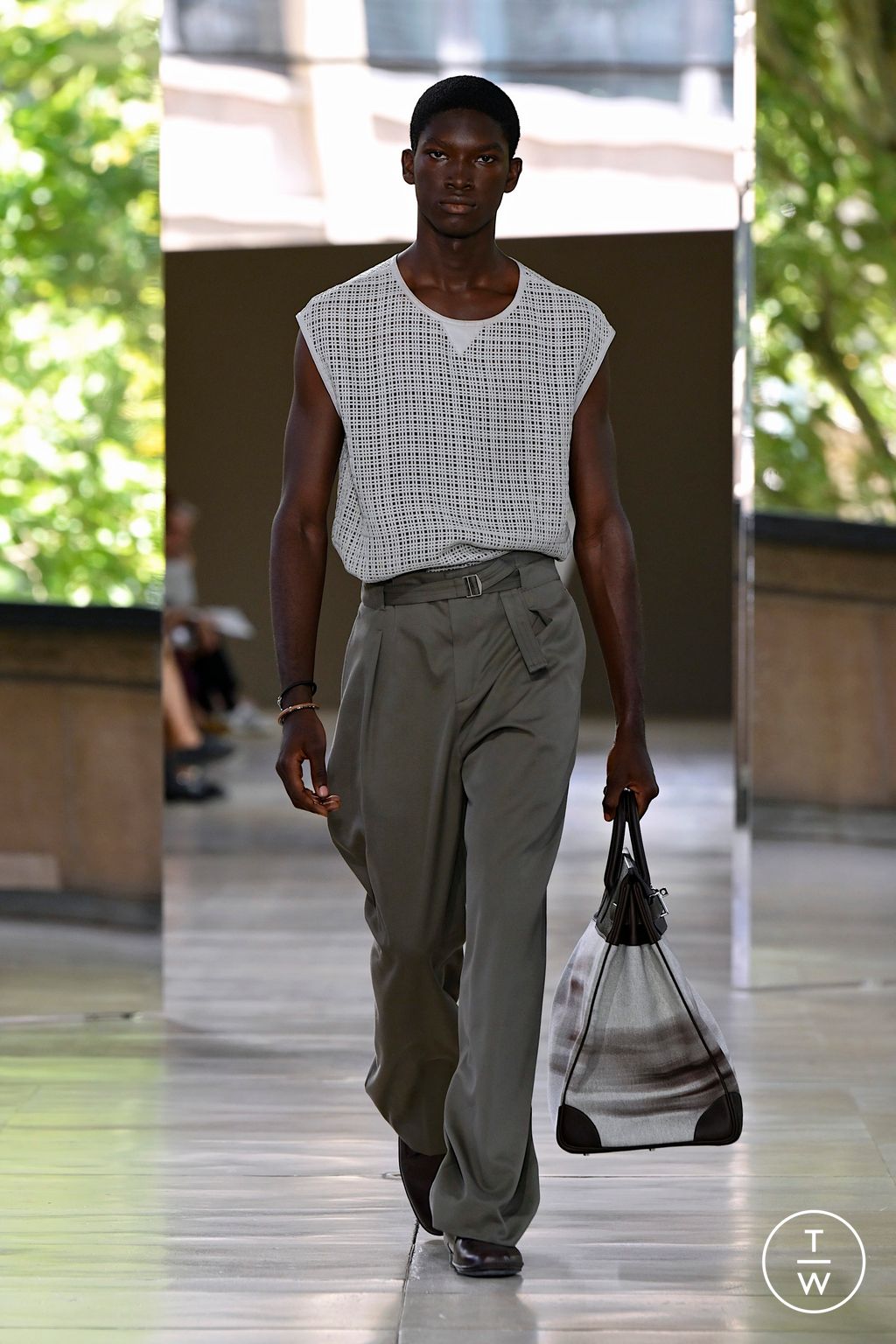 Fashion Week Paris Spring/Summer 2026 look 38 from the Hermès collection menswear