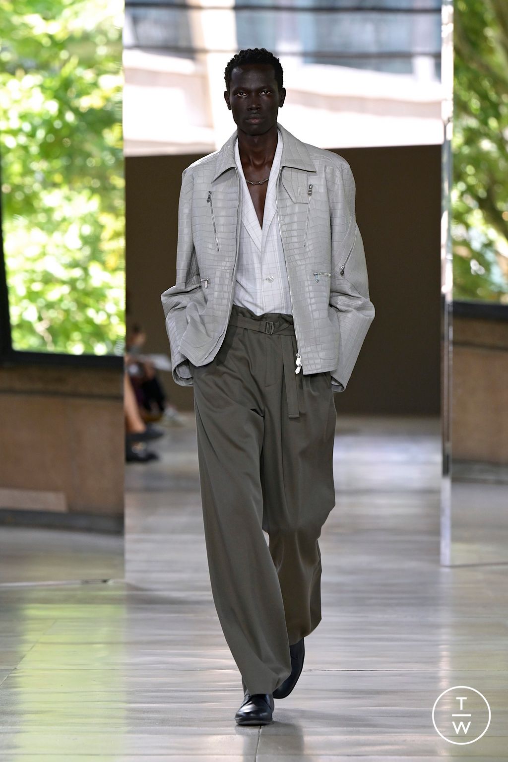 Fashion Week Paris Spring/Summer 2026 look 39 from the Hermès collection menswear