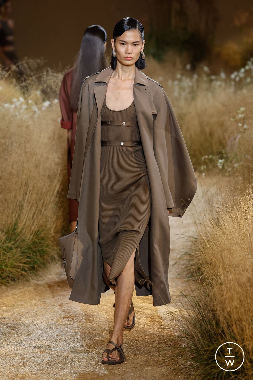 Fashion Week Paris Spring/Summer 2024 look 17 from the Hermès collection womenswear