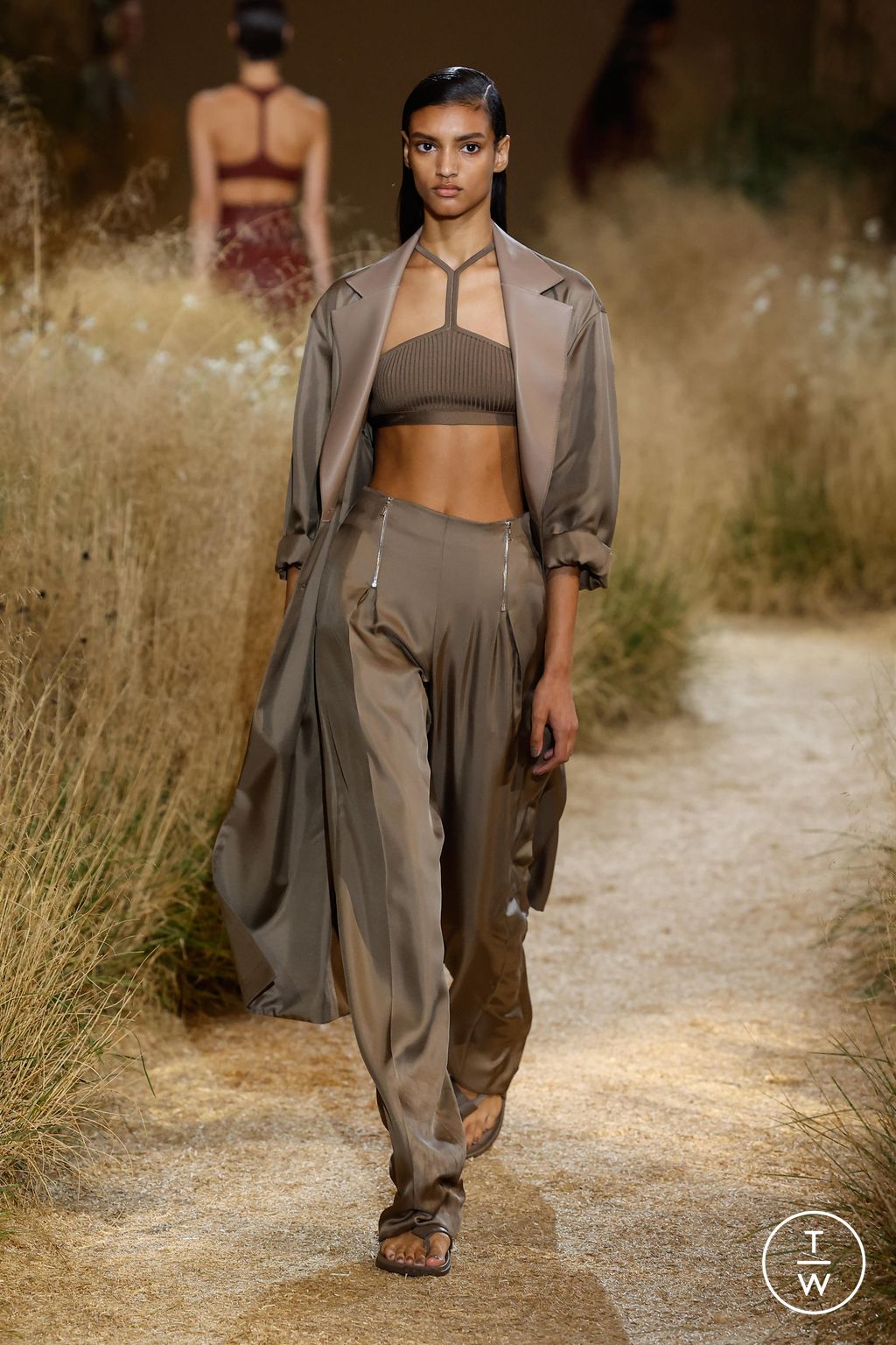Fashion Week Paris Spring/Summer 2024 look 19 from the Hermès collection 女装