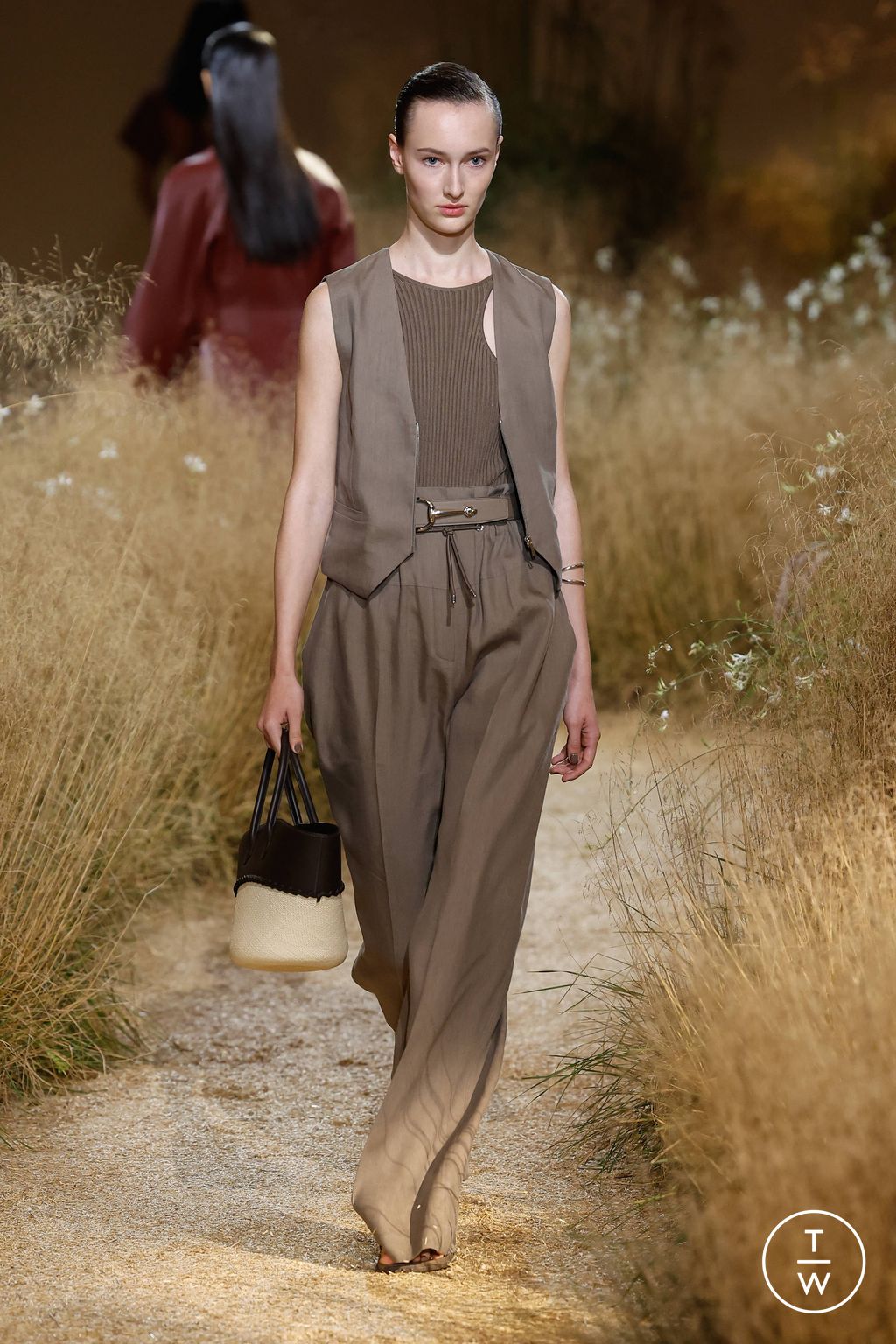 Fashion Week Paris Spring/Summer 2024 look 21 from the Hermès collection womenswear
