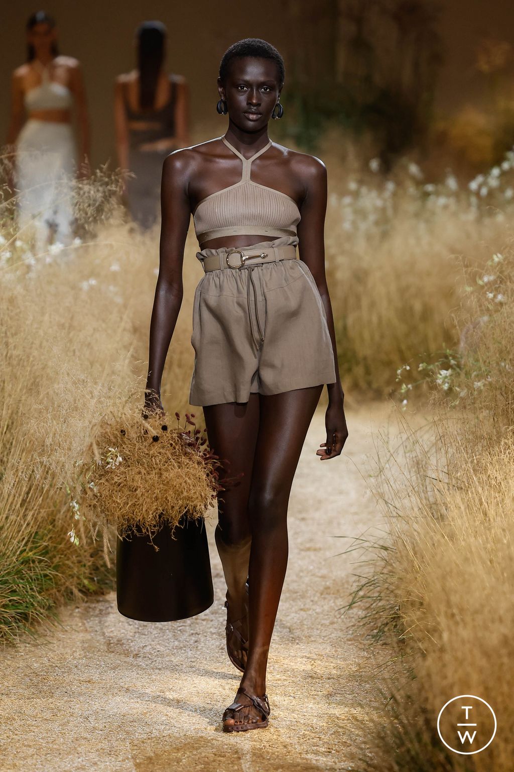 Fashion Week Paris Spring/Summer 2024 look 24 from the Hermès collection womenswear
