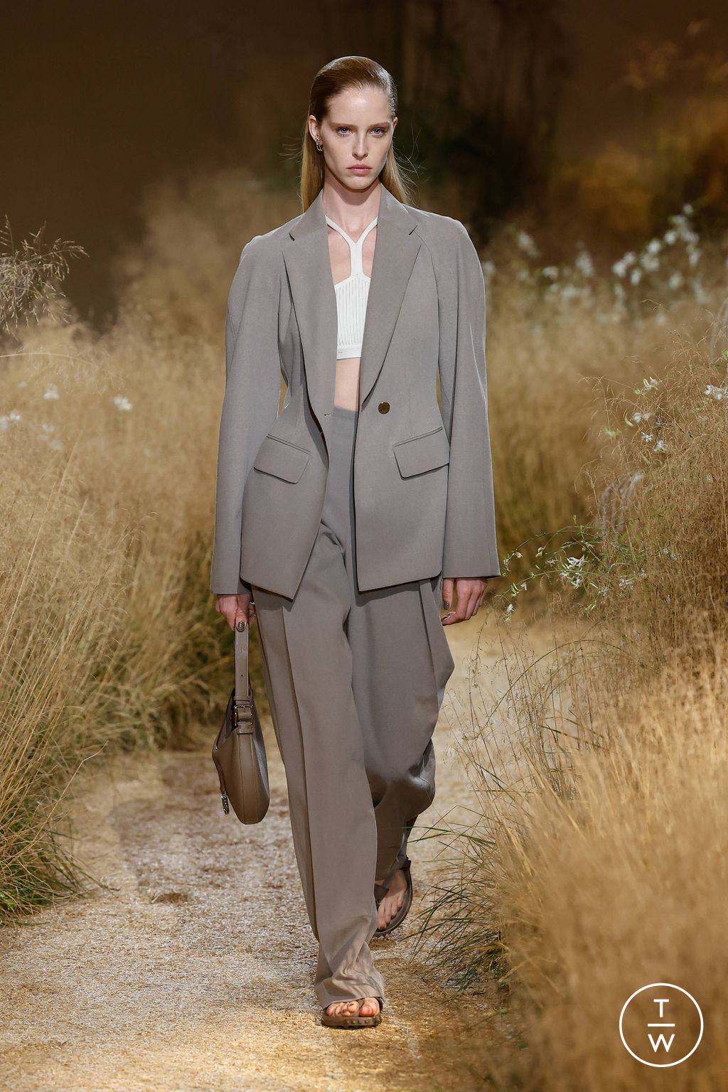 Fashion Week Paris Spring/Summer 2024 look 28 from the Hermès collection 女装