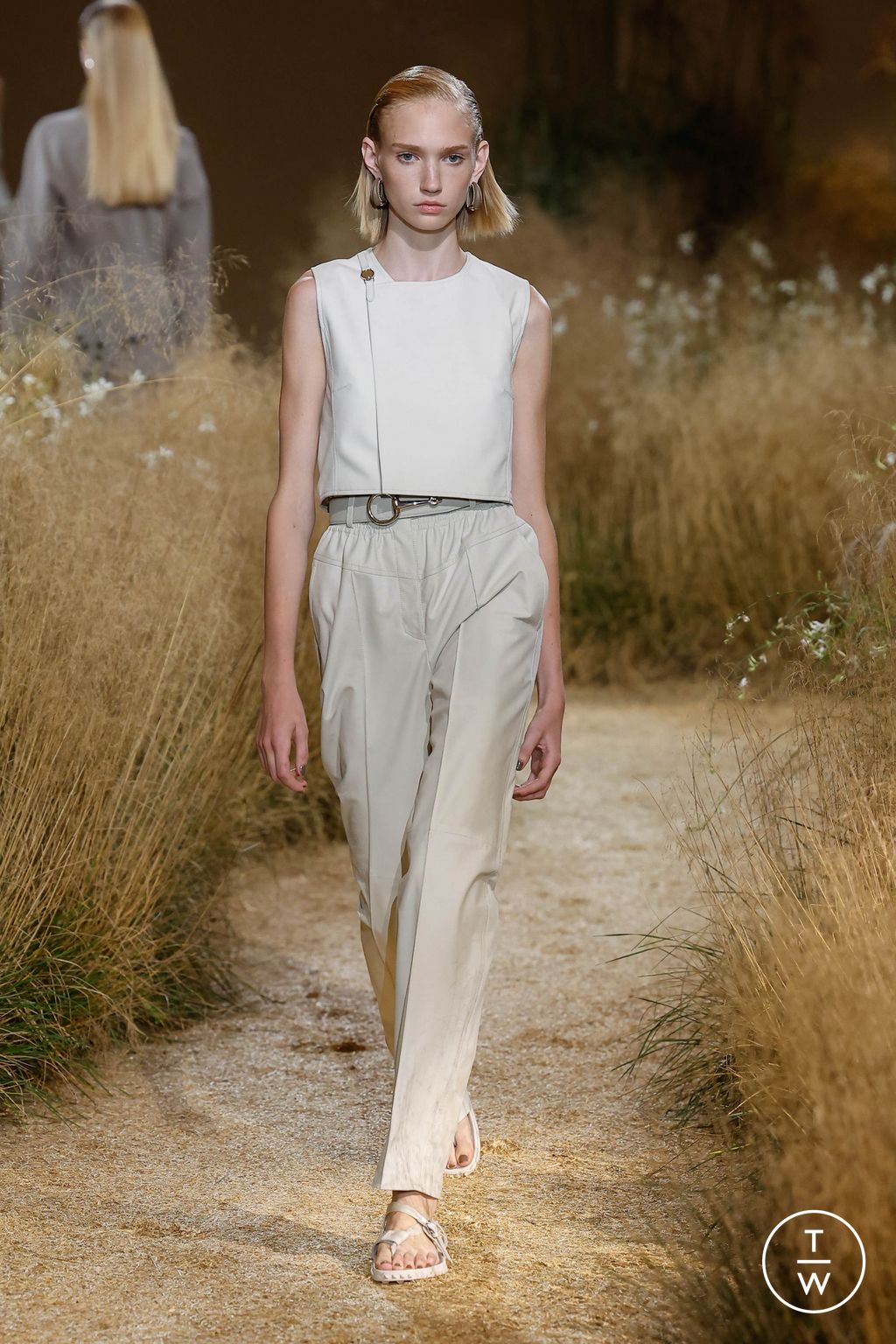Fashion Week Paris Spring/Summer 2024 look 34 from the Hermès collection 女装