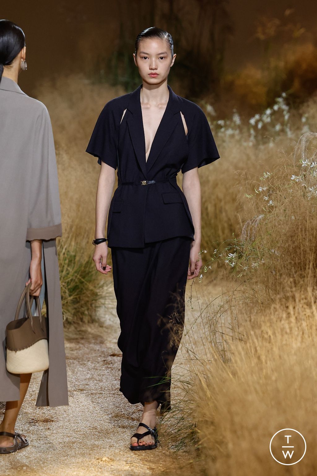 Fashion Week Paris Spring/Summer 2024 look 36 from the Hermès collection womenswear