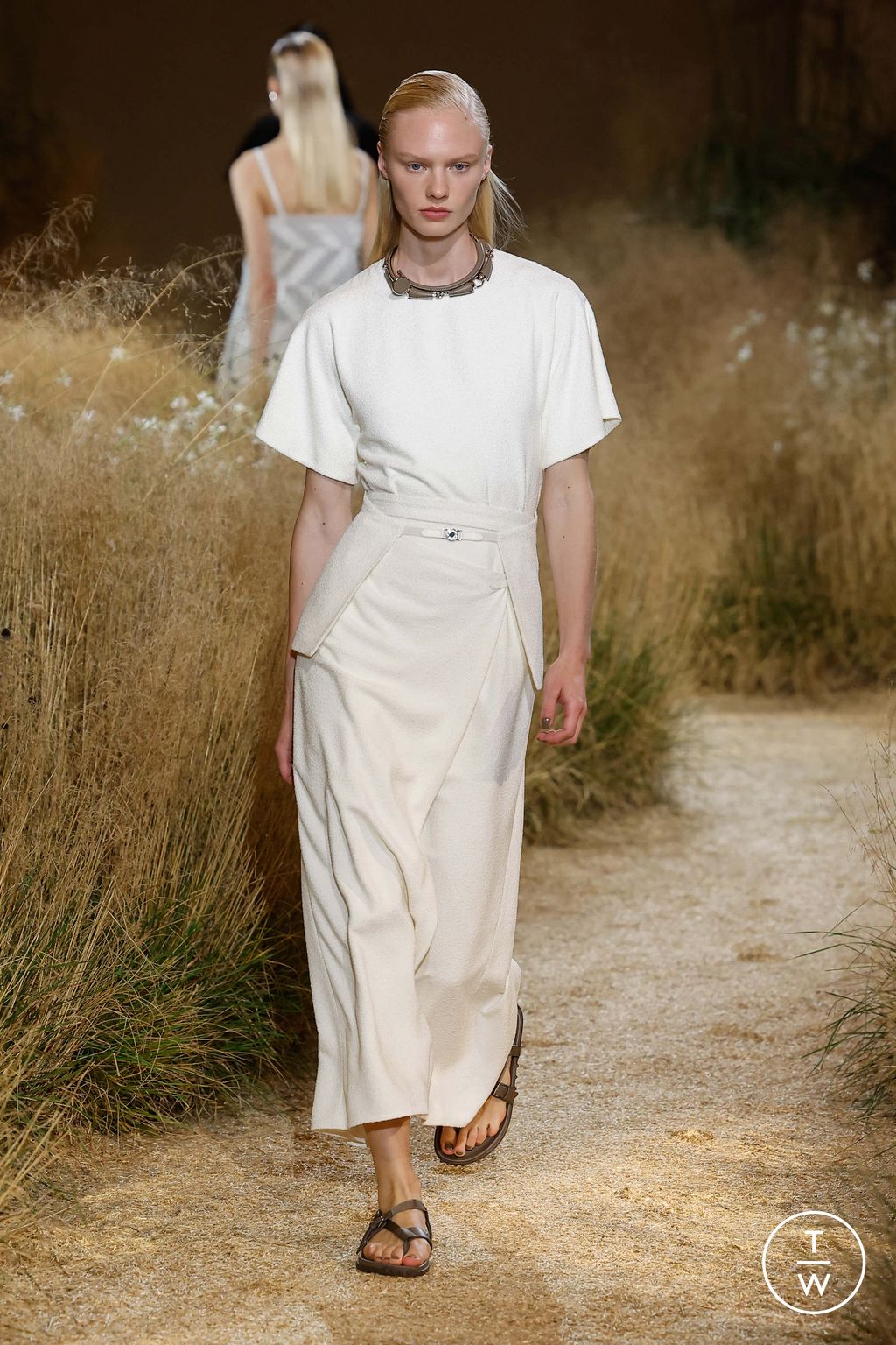 Fashion Week Paris Spring/Summer 2024 look 37 from the Hermès collection womenswear