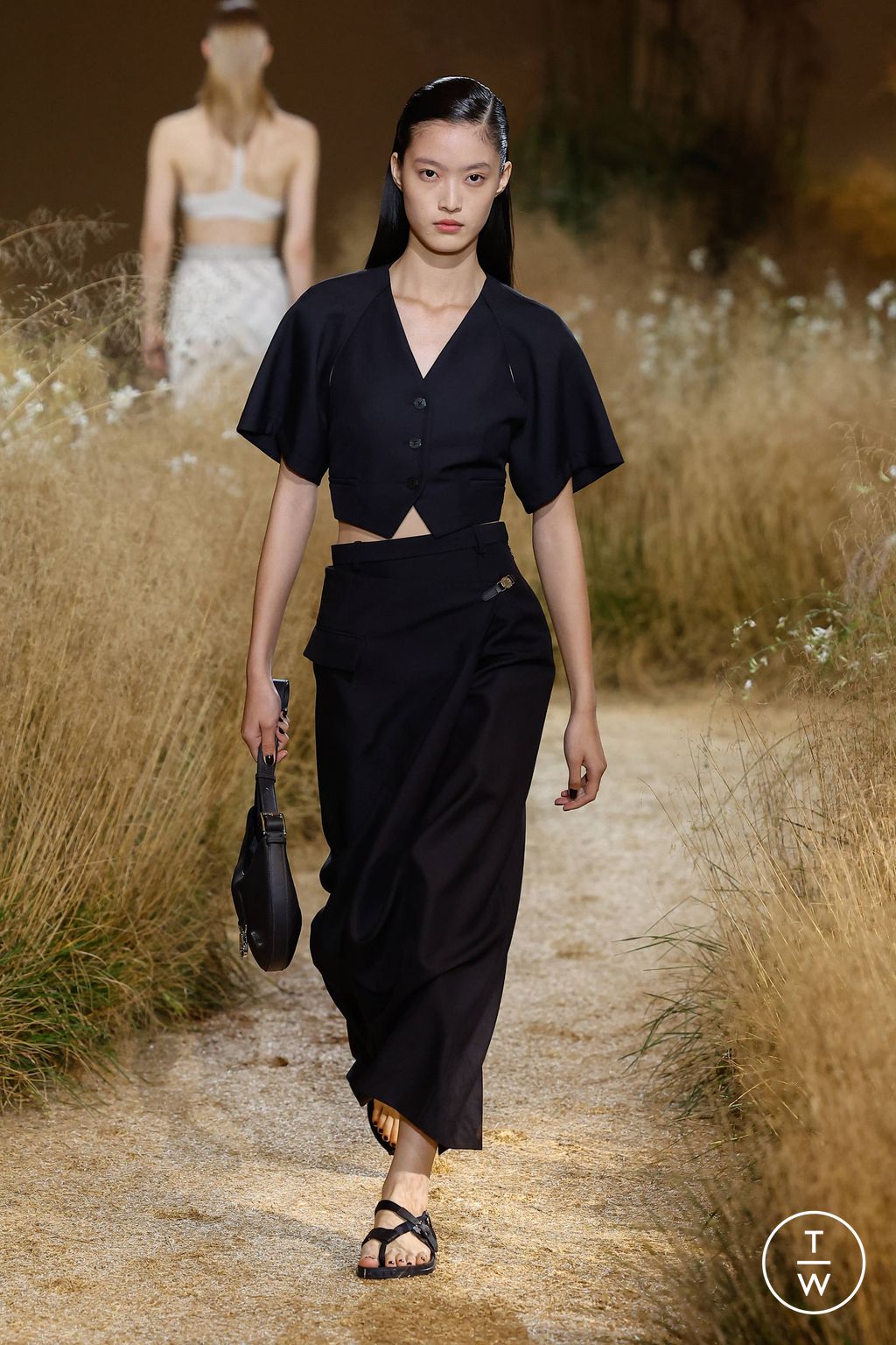 Fashion Week Paris Spring/Summer 2024 look 38 from the Hermès collection womenswear