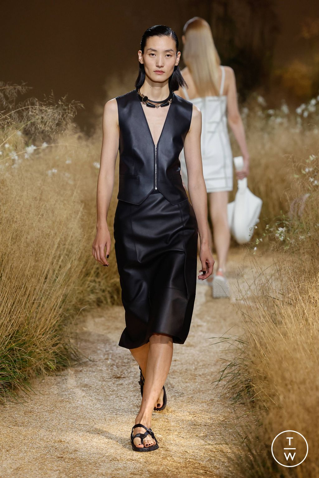 Fashion Week Paris Spring/Summer 2024 look 41 from the Hermès collection womenswear