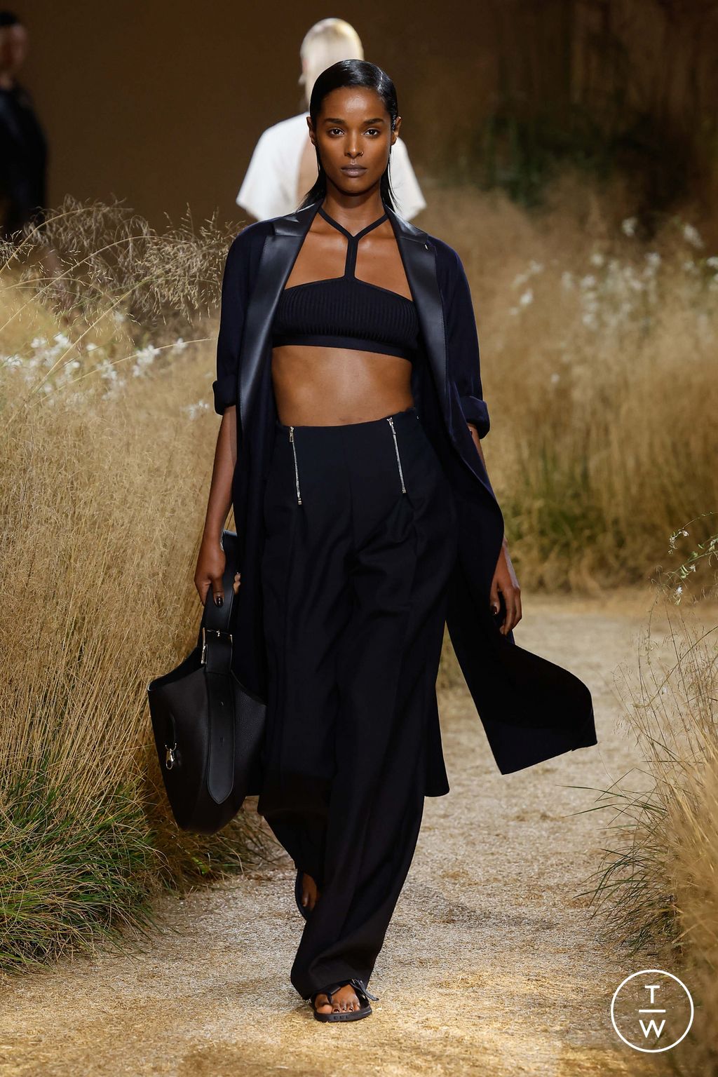Fashion Week Paris Spring/Summer 2024 look 43 from the Hermès collection womenswear