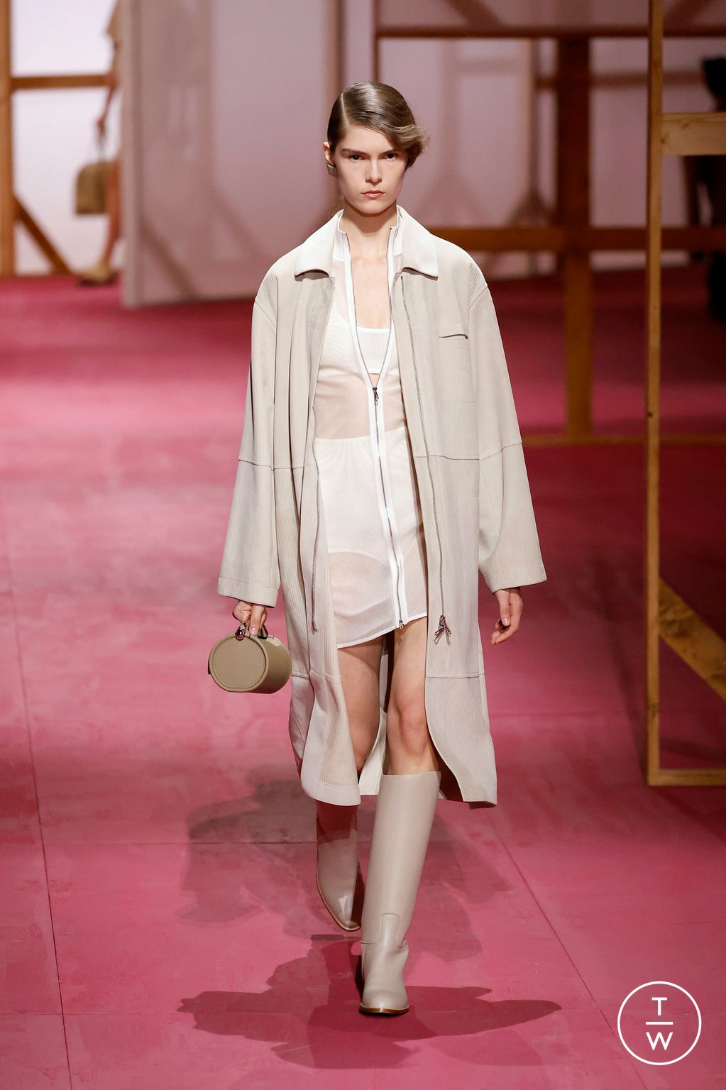 Fashion Week Paris Spring-Summer 2025 look 11 from the Hermès collection womenswear