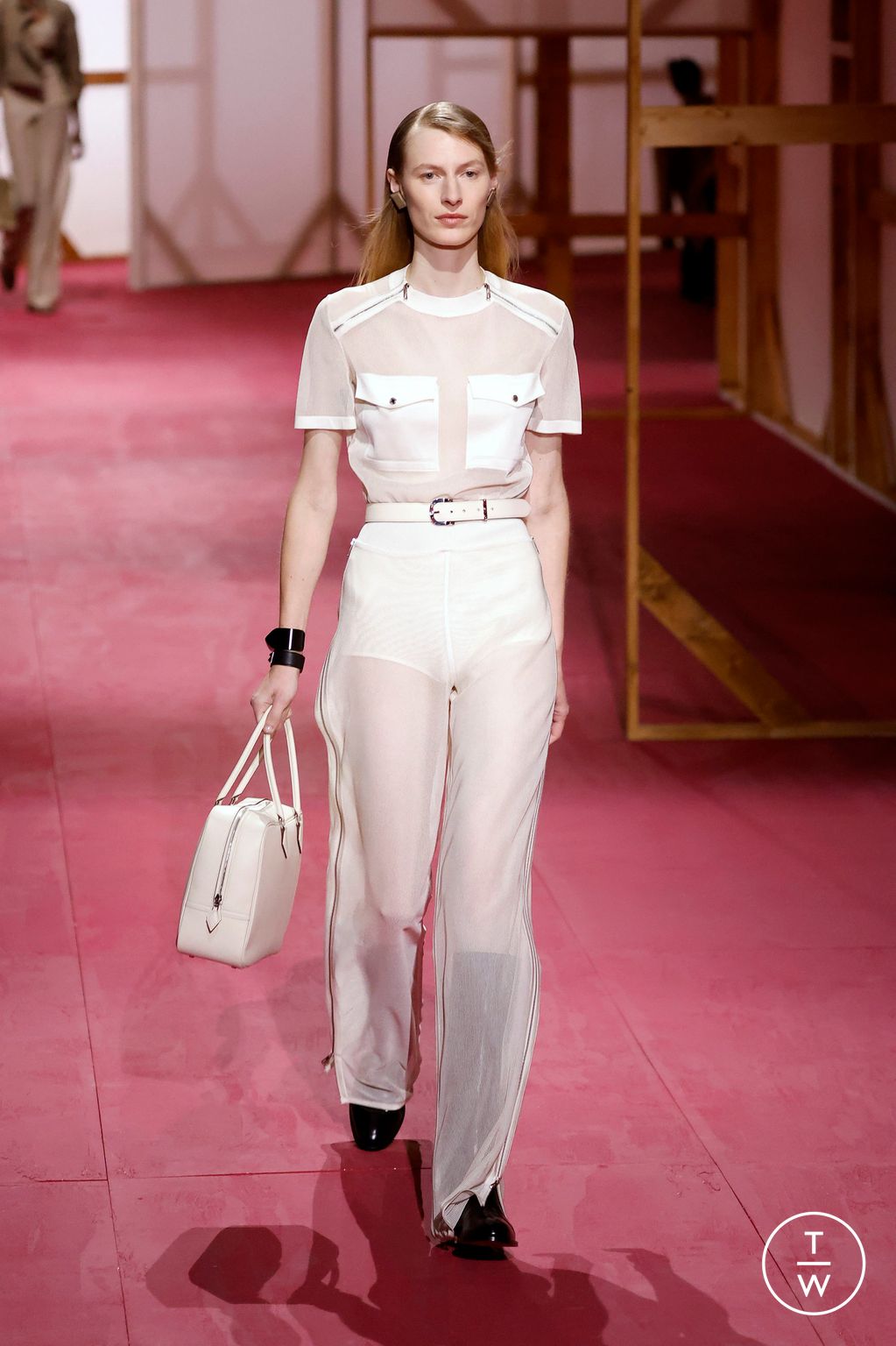 Fashion Week Paris Spring/Summer 2025 look 12 from the Hermès collection 女装