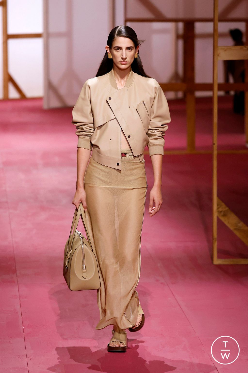 Fashion Week Paris Spring-Summer 2025 look 13 from the Hermès collection womenswear