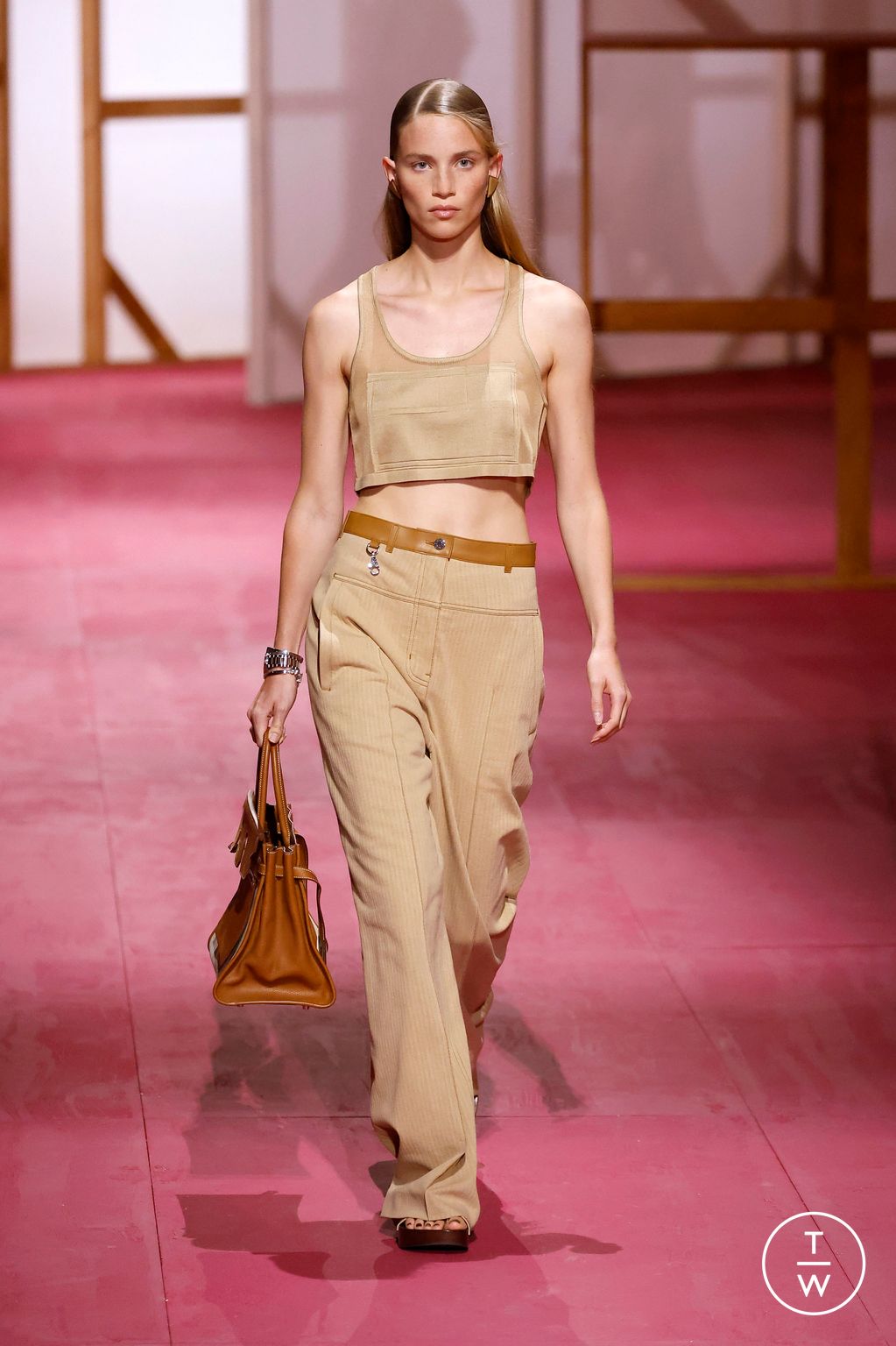 Fashion Week Paris Spring-Summer 2025 look 16 from the Hermès collection womenswear