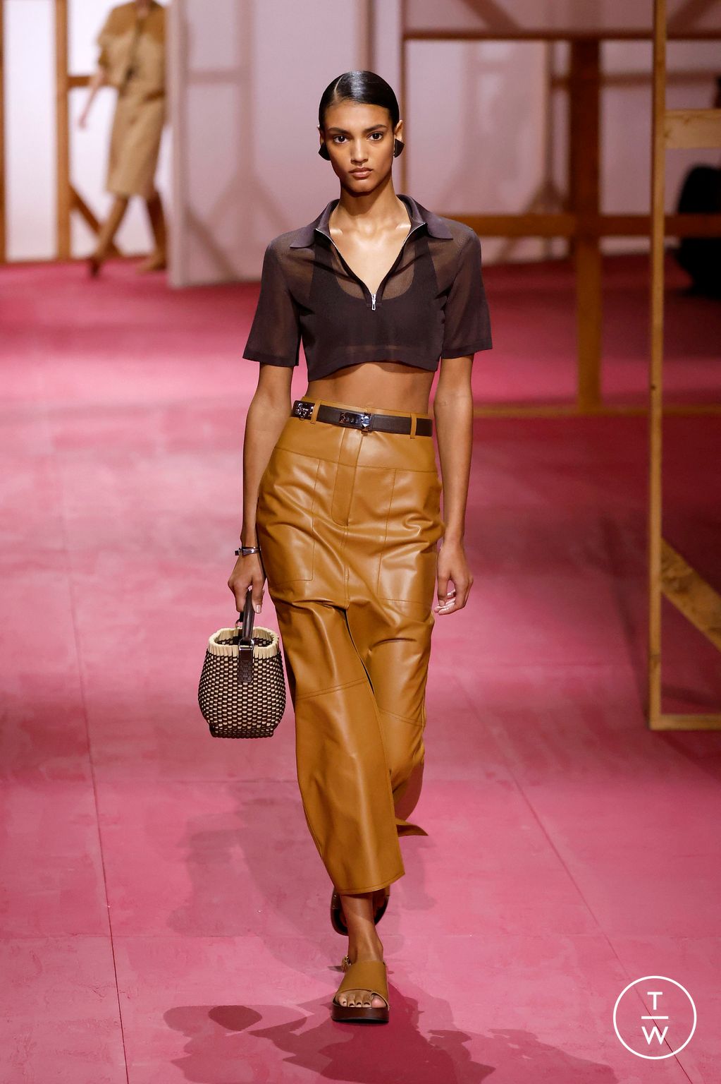 Fashion Week Paris Spring-Summer 2025 look 17 from the Hermès collection womenswear