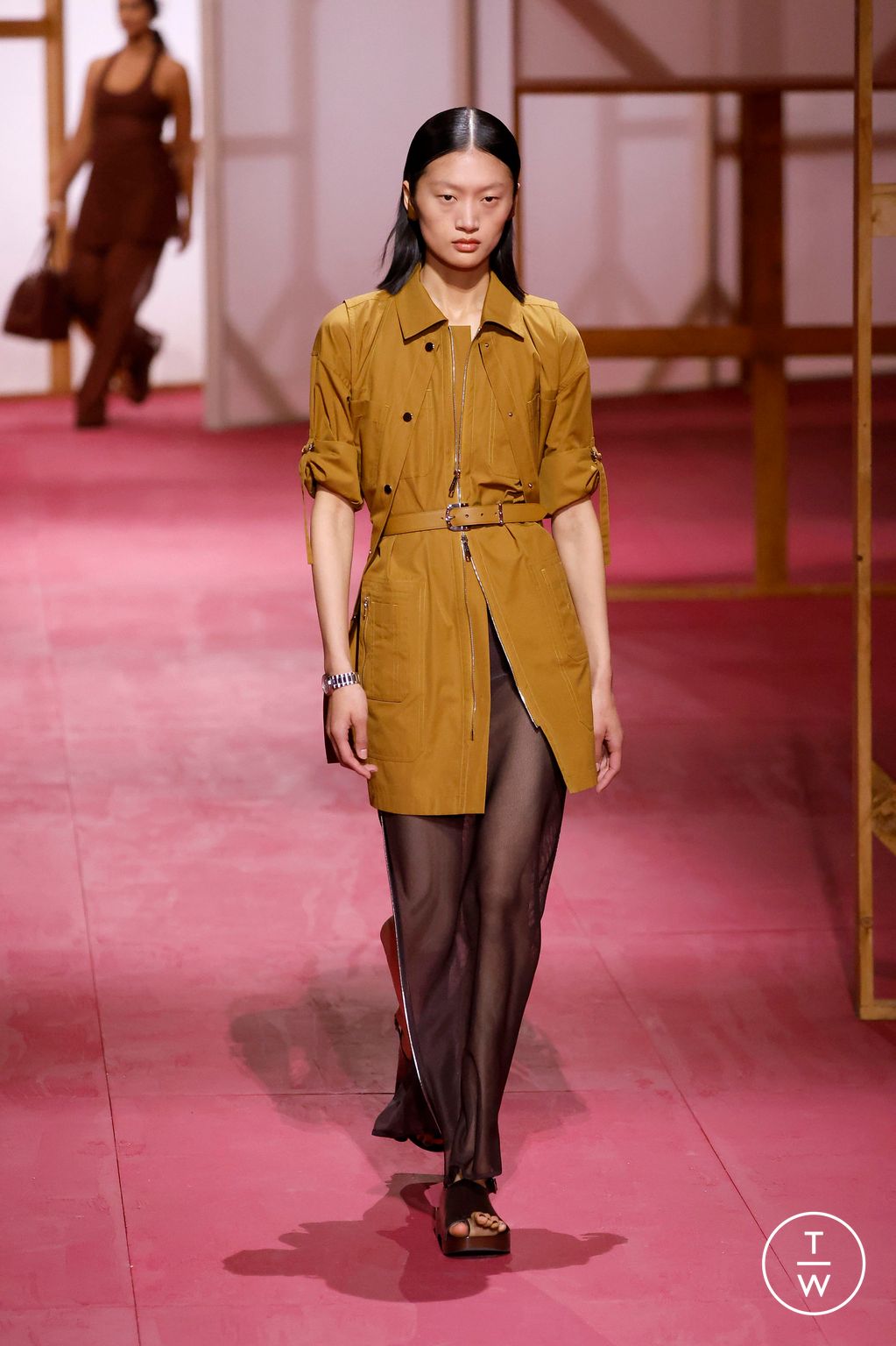 Fashion Week Paris Spring/Summer 2025 look 28 from the Hermès collection womenswear