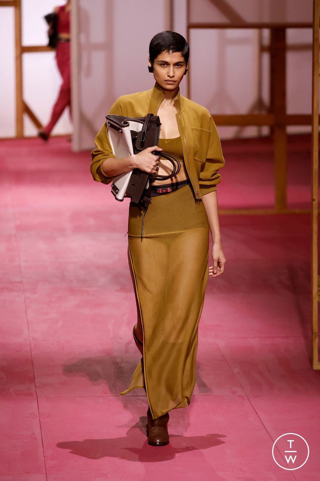 Fashion Week Paris Spring-Summer 2025 look 29 from the Hermès collection womenswear
