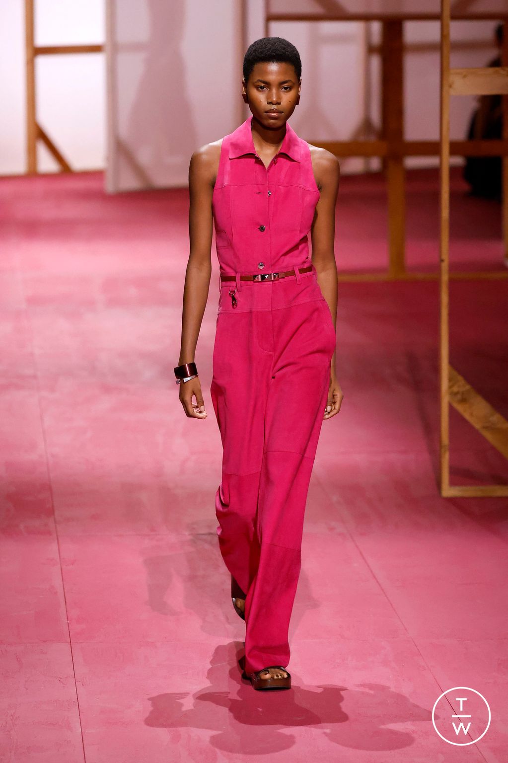 Fashion Week Paris Spring/Summer 2025 look 32 from the Hermès collection womenswear