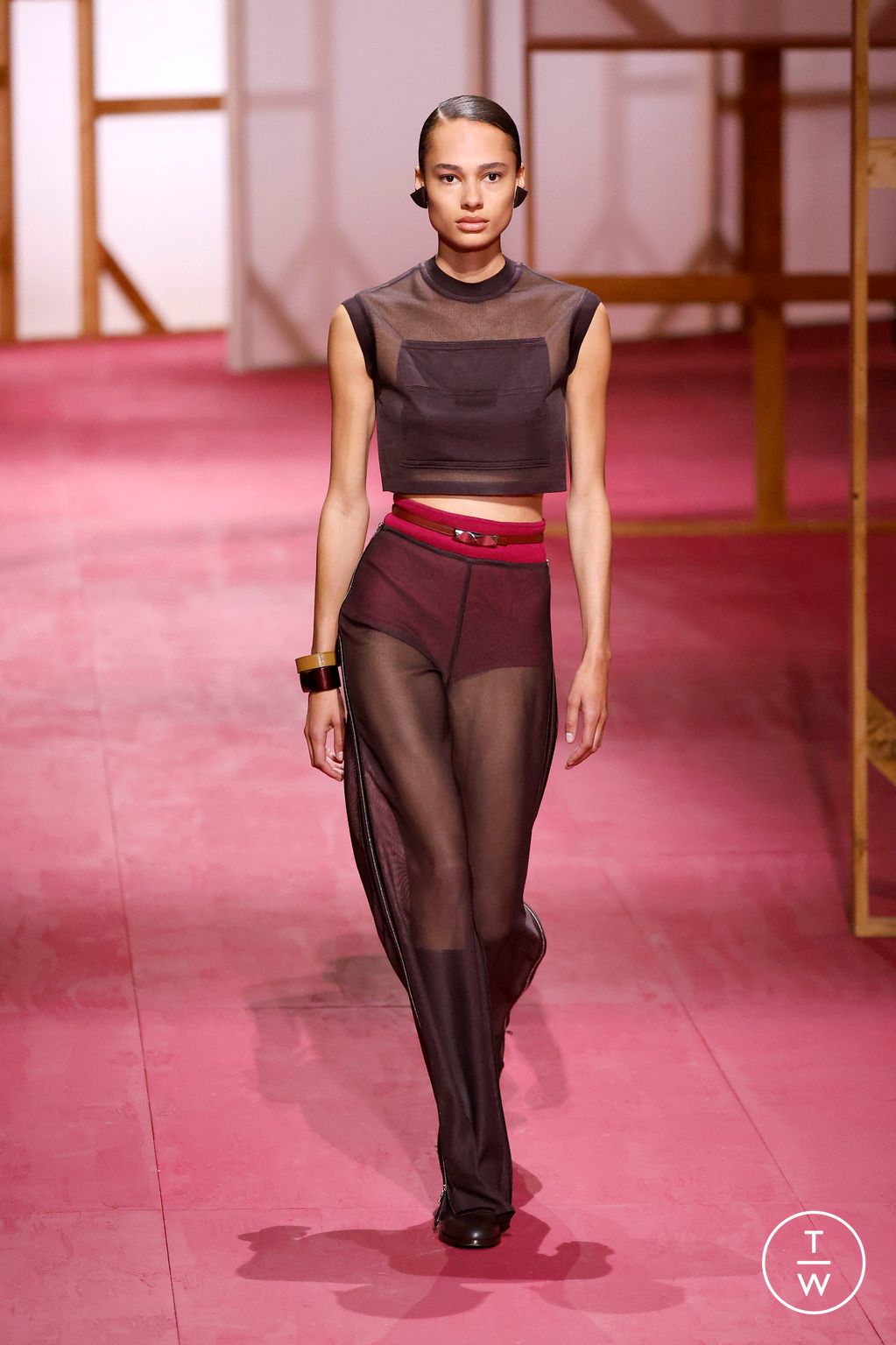 Fashion Week Paris Spring/Summer 2025 look 33 from the Hermès collection 女装