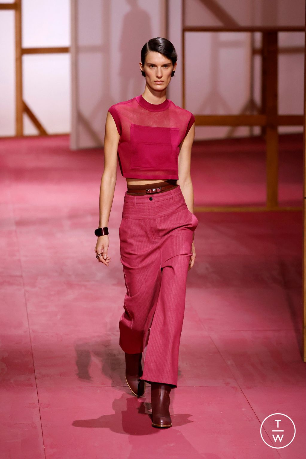 Fashion Week Paris Spring/Summer 2025 look 34 from the Hermès collection womenswear
