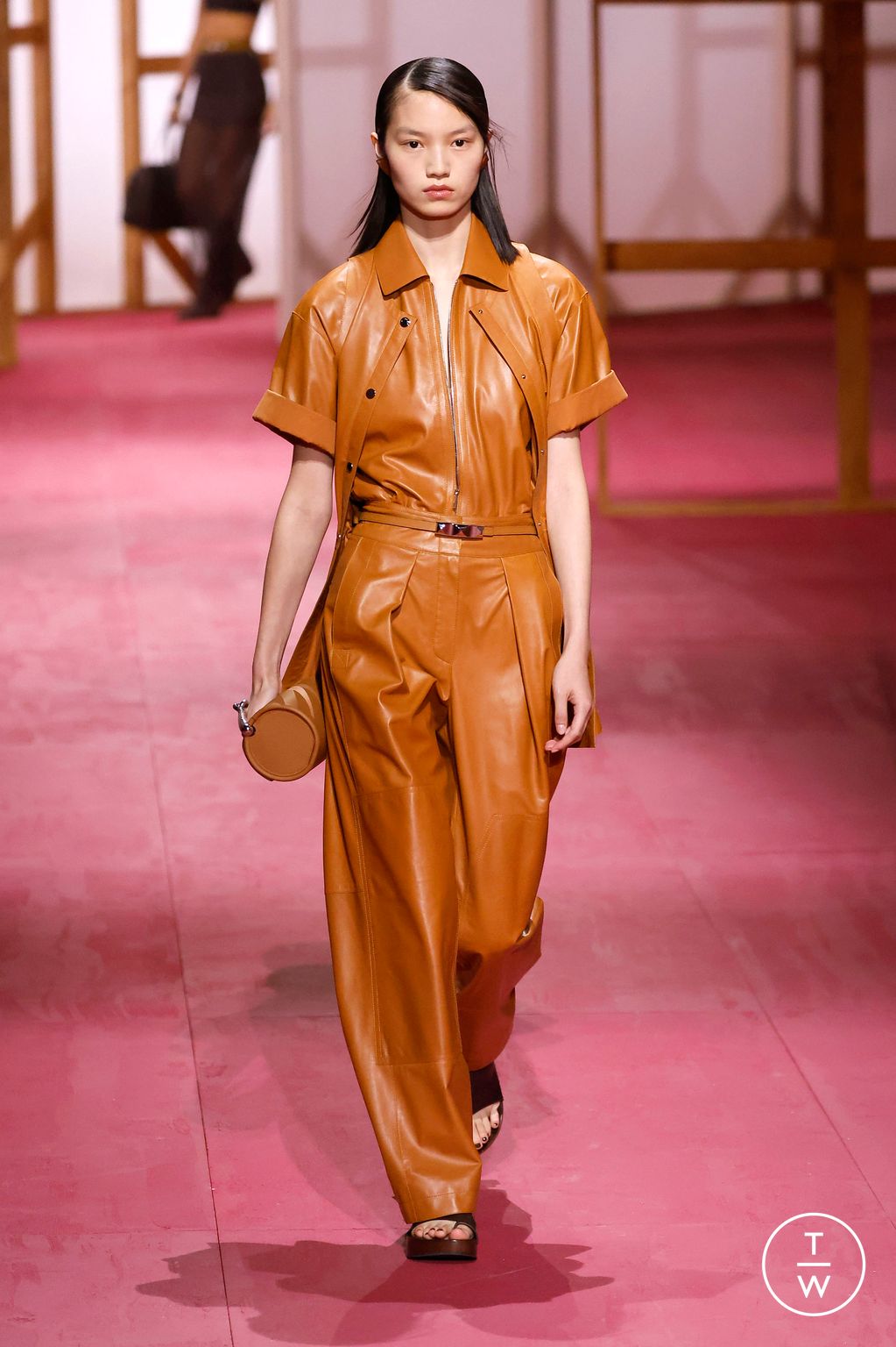 Fashion Week Paris Spring-Summer 2025 look 43 from the Hermès collection womenswear